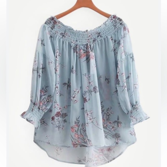 ❤️🆕 BLUE floral Blouse size small - Picture 2 of 3